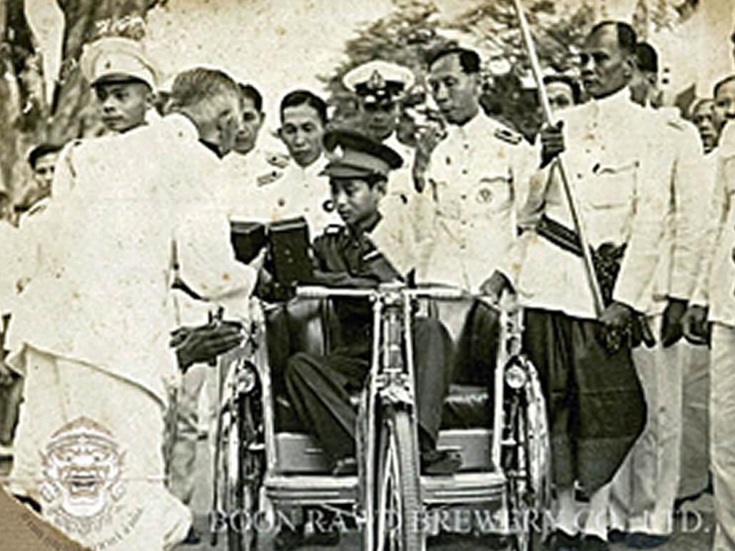 Praya Bhirom Bhakdi presented the young King Ananda Mahidol (Rama VIII) with an enamelled beer container in 1938